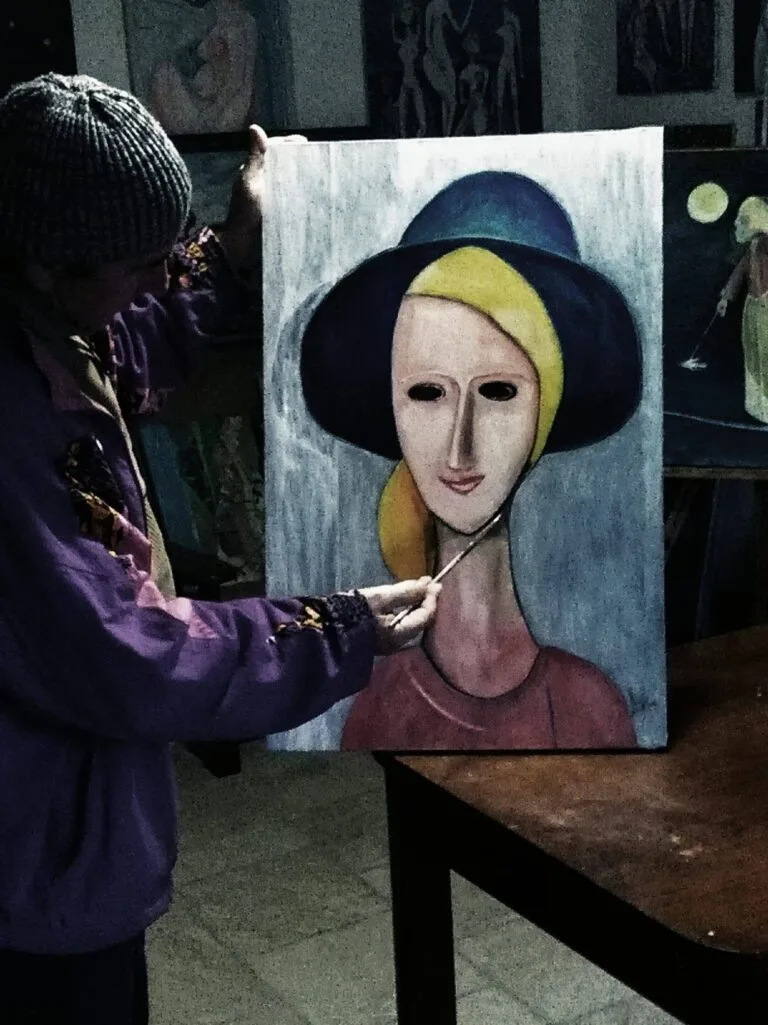 Luis Ludovic Garcia Camarero pictând un portret la șevalet